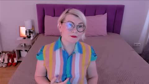 Sabrina MacMarren online show from November 2025 09:42:02 AM