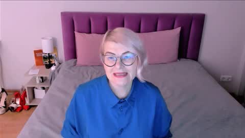 Sabrina MacMarren online show from December 2025 03:18:02 PM