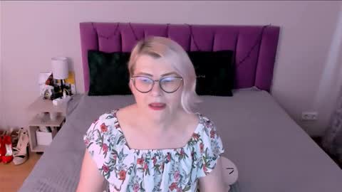 Sabrina MacMarren online show from December 2025 07:50:02 AM