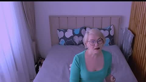 Sabrina MacMarren online show from April 2026 10:19:02 AM