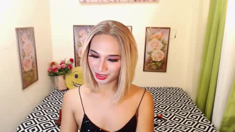 Snapshot of sabrinauniversalcockts chatting on December 2024 10:23:01 PM sabrina online show from December 2024 10:23:01 PM