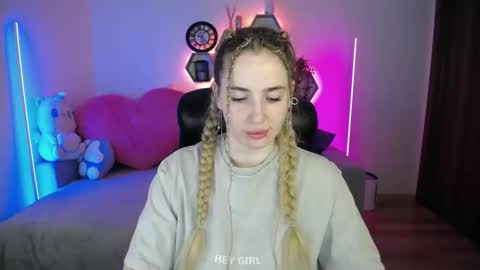 Sabrina Violet online show from May 2026 08:09:01 AM