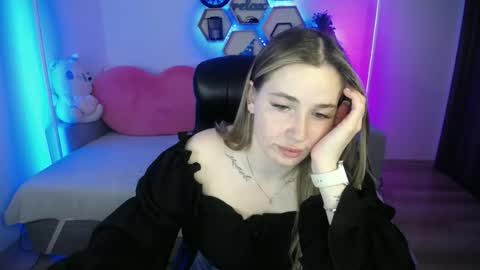 Snapshot of sabrinviolet chatting on July 2026 08:05:01 AM Sabrina Violet online show from July 2026 08:05:01 AM