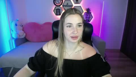 Snapshot of sabrinviolet chatting on July 2026 08:22:01 AM Sabrina Violet online show from July 2026 08:22:01 AM