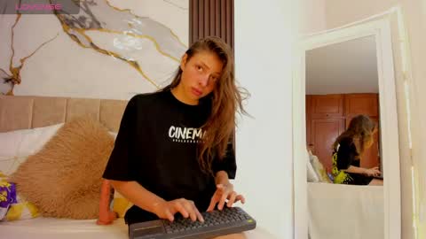 Snapshot of sacrlet_fox75 chatting on May 2026 06:48:01 PM scarlet fox75 online show from May 2026 06:48:01 PM