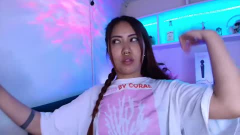 Cami online show from November 2025 07:03:01 PM