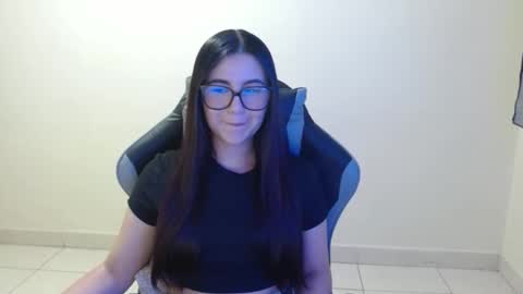 Sahaliefox  online show from December 2025 08:25:01 PM