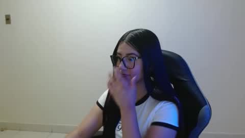 Sahaliefox  online show from April 2026 09:09:02 PM