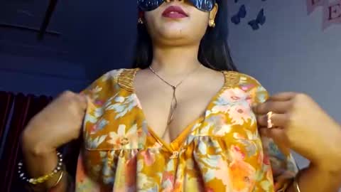 Snapshot of sahani2208 chatting on January 2025 10:04:02 AM Queen Archana online show from January 2025 10:04:02 AM