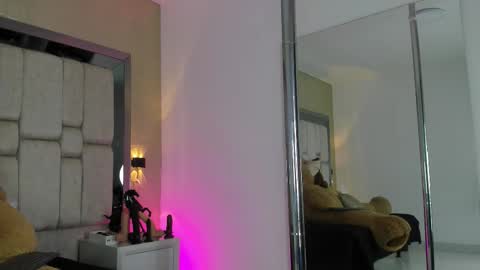 Snapshot of saharakross chatting on March 2026 04:40:01 AM Sahara online show from March 2026 04:40:01 AM