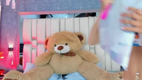 Snapshot of saharakross chatting on April 2026 04:43:02 AM Sahara online show from April 2026 04:43:02 AM