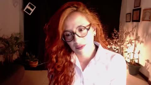 Snapshot of sahra_tayl0r_ chatting on February 2025 02:42:01 PM SARA online show from February 2025 02:42:01 PM