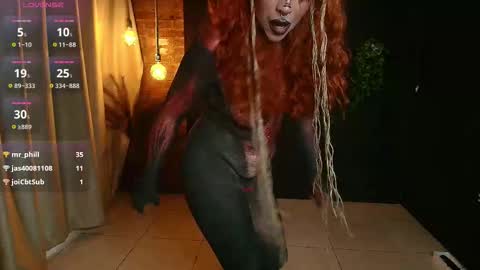 Snapshot of sahra_tayl0r_ chatting on November 2025 05:37:01 PM SARA online show from November 2025 05:37:01 PM