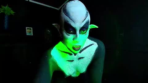 Snapshot of sahra_tayl0r_ chatting on November 2025 05:49:01 PM SARA online show from November 2025 05:49:01 PM