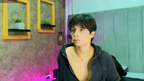 Santi online show from April 2026 12:39:01 PM