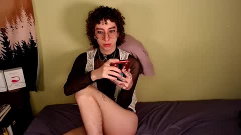 Snapshot of salemqueer_ chatting on January 2025 11:32:01 PM Sam online show from January 2025 11:32:01 PM