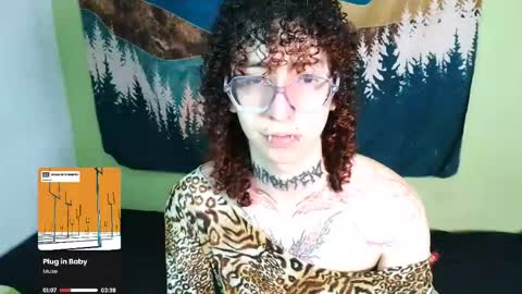 Snapshot of salemqueer_ chatting on April 2026 07:11:01 PM Sam online show from April 2026 07:11:01 PM