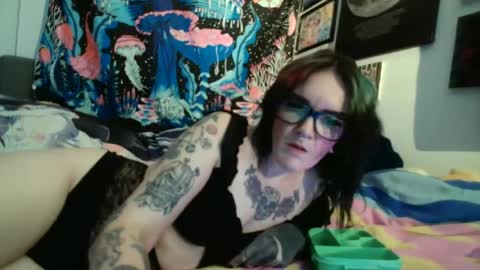 salemsslut online show from December 2024 06:10:01 PM