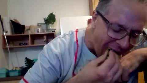 salis1981 online show from October 2025 05:28:01 PM