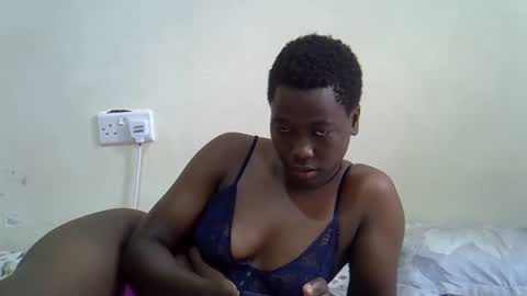 Snapshot of sallie_ chatting on April 2026 09:33:02 AM naomi online show from April 2026 09:33:02 AM