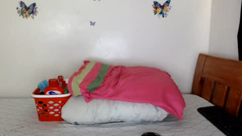 Snapshot of sallie_ chatting on June 2026 09:22:02 AM naomi online show from June 2026 09:22:02 AM