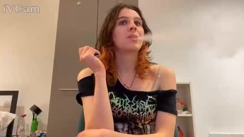 Snapshot of sally_vae chatting on April 2026 08:39:01 PM Sally Vae online show from April 2026 08:39:01 PM