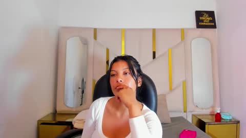 Snapshot of salmaportman_ chatting on April 2026 09:31:01 PM salmaportman_ online show from April 2026 09:31:01 PM