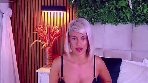 Snapshot of salmaroze chatting on April 2026 05:10:02 AM SalmaRoze online show from April 2026 05:10:02 AM