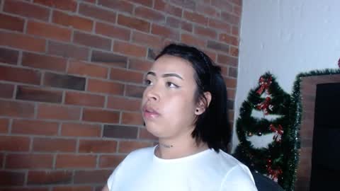 Snapshot of salome__palmer chatting on December 2024 01:28:02 AM online show from December 2024 01:28:02 AM