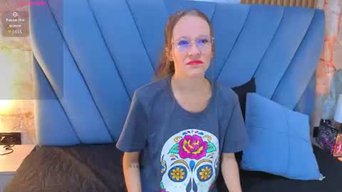 Snapshot of salome_cruxx chatting on June 2026 12:03:01 PM salome_cruxx online show from June 2026 12:03:01 PM