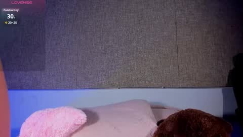 Salome Ferreira online show from November 2025 05:23:01 PM