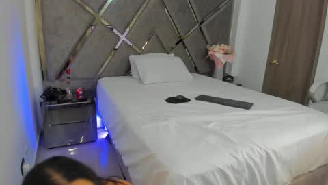 Salomme Cruz online show from April 2026 05:03:02 AM