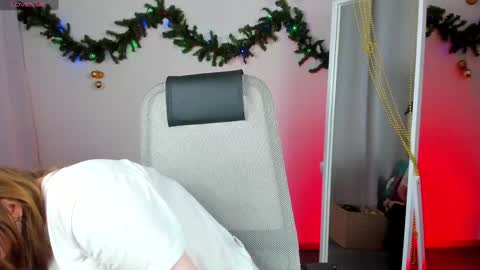 Snapshot of salut_love chatting on December 2024 10:56:02 AM Ruby online show from December 2024 10:56:02 AM