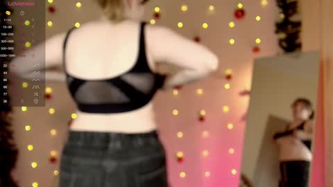 Snapshot of salut_love chatting on December 2024 10:37:02 AM Ruby online show from December 2024 10:37:02 AM