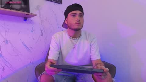 Snapshot of salvatore_muller chatting on November 2025 09:59:02 PM Salvatore  online show from November 2025 09:59:02 PM