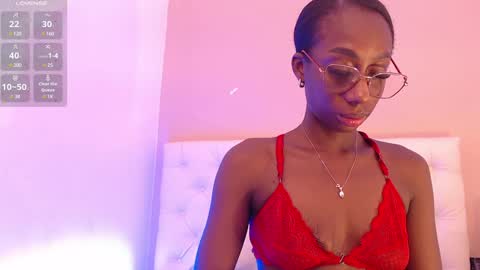 Snapshot of samanthaaross chatting on December 2024 12:00:02 PM online show from December 2024 12:00:02 PM