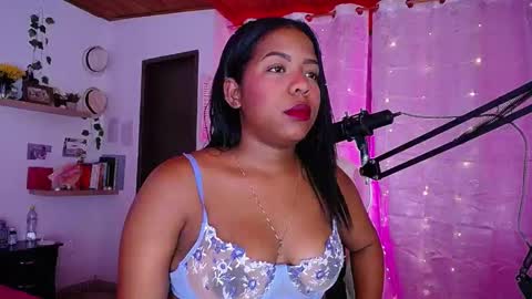 Snapshot of samanthabloom570089 chatting on December 2024 11:40:02 AM Samantha Bloom  online show from December 2024 11:40:02 AM