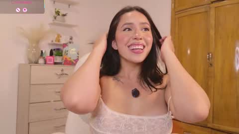 Snapshot of samanthalavey_ chatting on October 2025 04:40:02 PM paulina rios online show from October 2025 04:40:02 PM