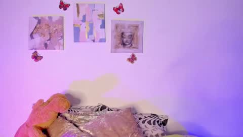 Samara is my name a pleasure delighted that you are here leave your thumb up it is important to me online show from January 2025 01:33:01 AM