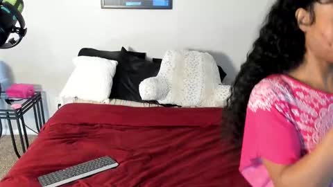 Snapshot of samatha1998 chatting on February 2025 07:52:01 PM Yaya online show from February 2025 07:52:01 PM
