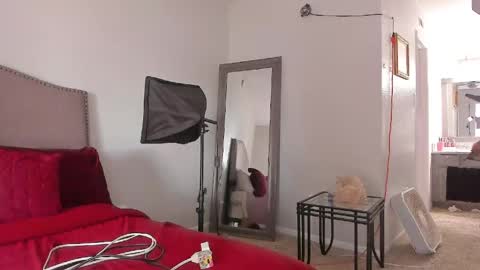 Yaya online show from April 2026 07:53:01 PM