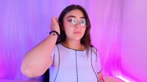 Snapshot of samii_evans chatting on February 2025 04:27:01 AM samii evans  online show from February 2025 04:27:01 AM