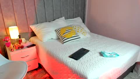 Snapshot of samiramalek chatting on April 2026 12:58:02 PM Samira Malek online show from April 2026 12:58:02 PM