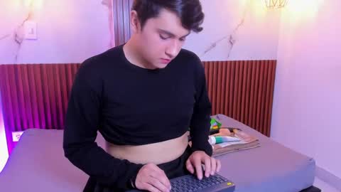 Snapshot of samlopez1 chatting on October 2025 03:18:01 AM Sam online show from October 2025 03:18:01 AM