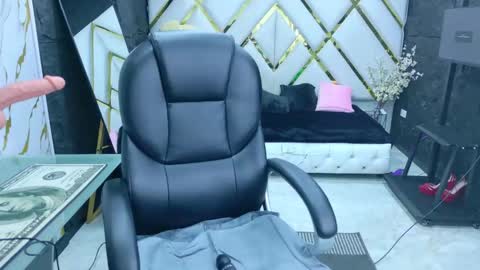 Luisa online show from November 2025 11:13:02 AM