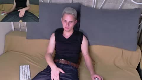 Snapshot of sammmiler chatting on May 2026 11:32:01 PM SAMM online show from May 2026 11:32:01 PM