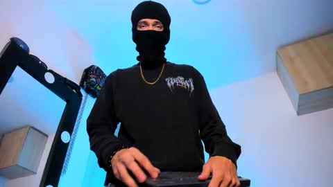   online show from September 2025 09:53:02 AM