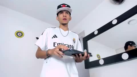 Snapshot of samuel_suarez chatting on March 2026 11:28:02 PM online show from March 2026 11:28:02 PM