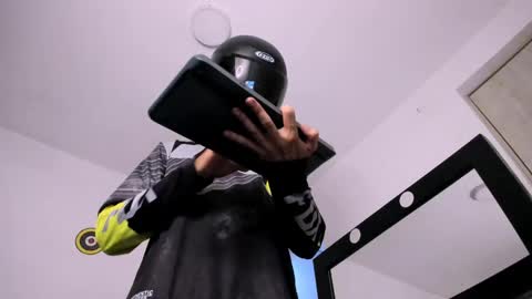 Snapshot of samuel_suarez chatting on April 2026 02:51:02 AM online show from April 2026 02:51:02 AM