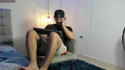 Snapshot of samxx_muscle chatting on October 2025 03:24:02 PM samxx_muscle online show from October 2025 03:24:02 PM